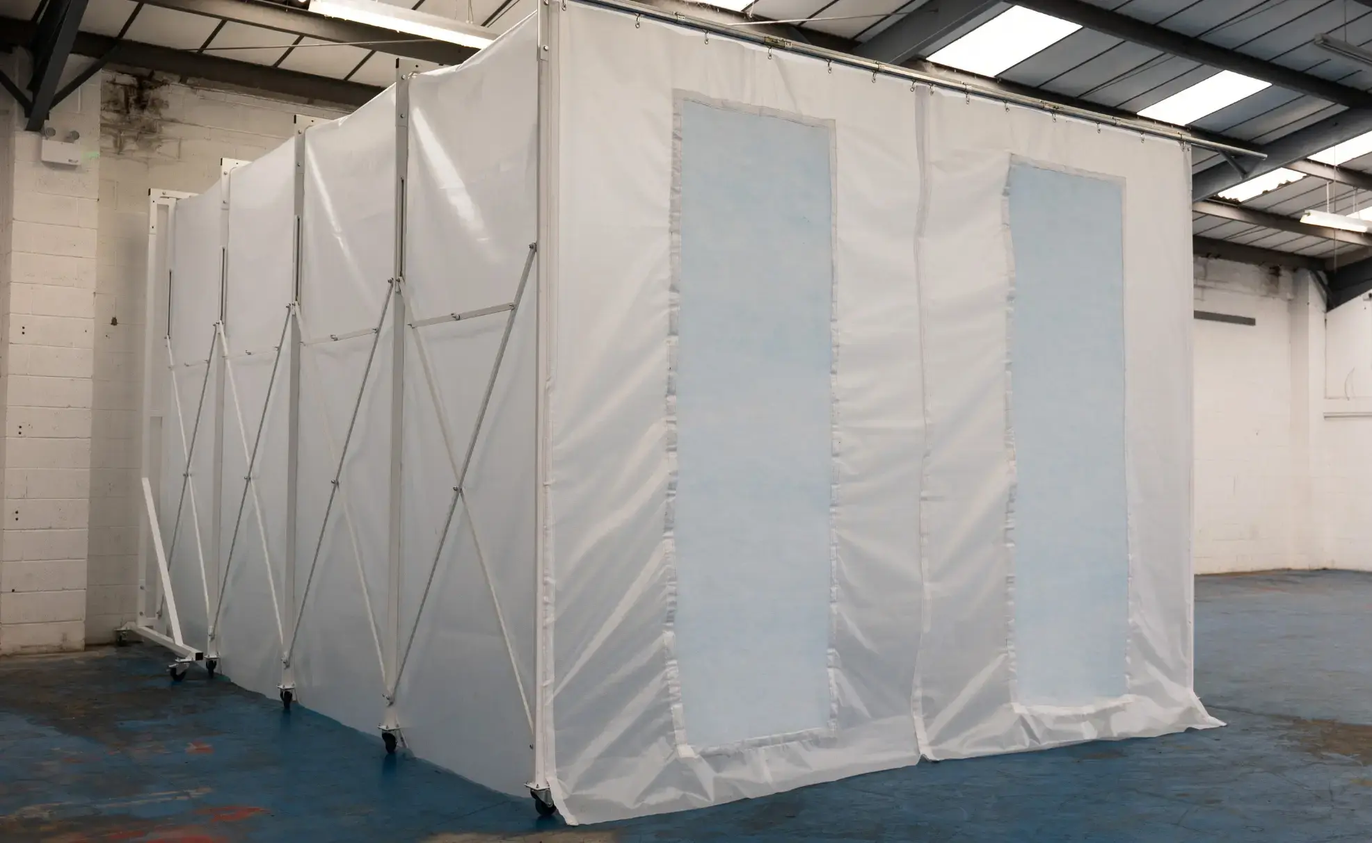 Retractable tunnels creating a flexible, enclosed working environment for safe and compliant industrial operations.